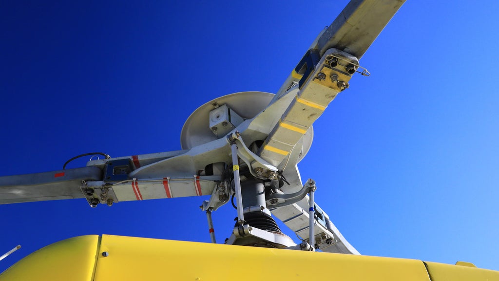 2 helicopters collide southeast of McMinnville in Oregon, killing 3 — Tiburon Schools news