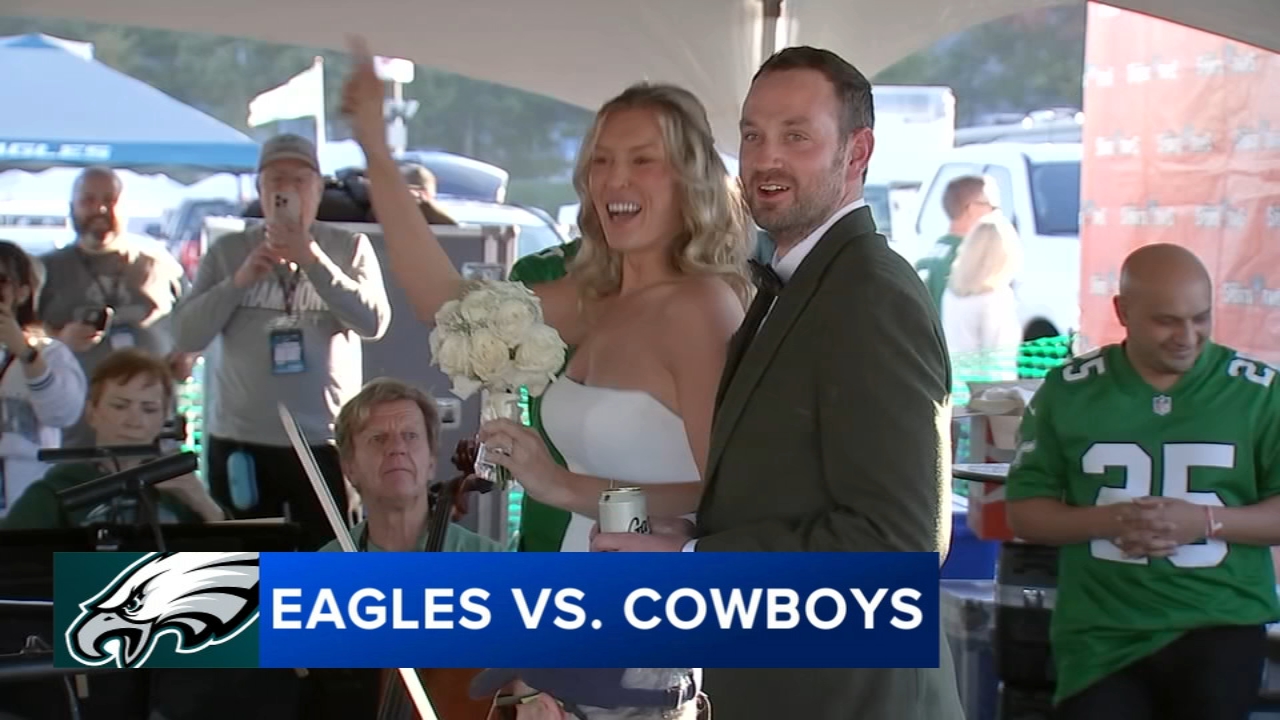 Chicago couple Lindsey Carl, Brandon Byrd get married at Philadelphia Eagles tailgate before MNF
       — Tiburon Community news