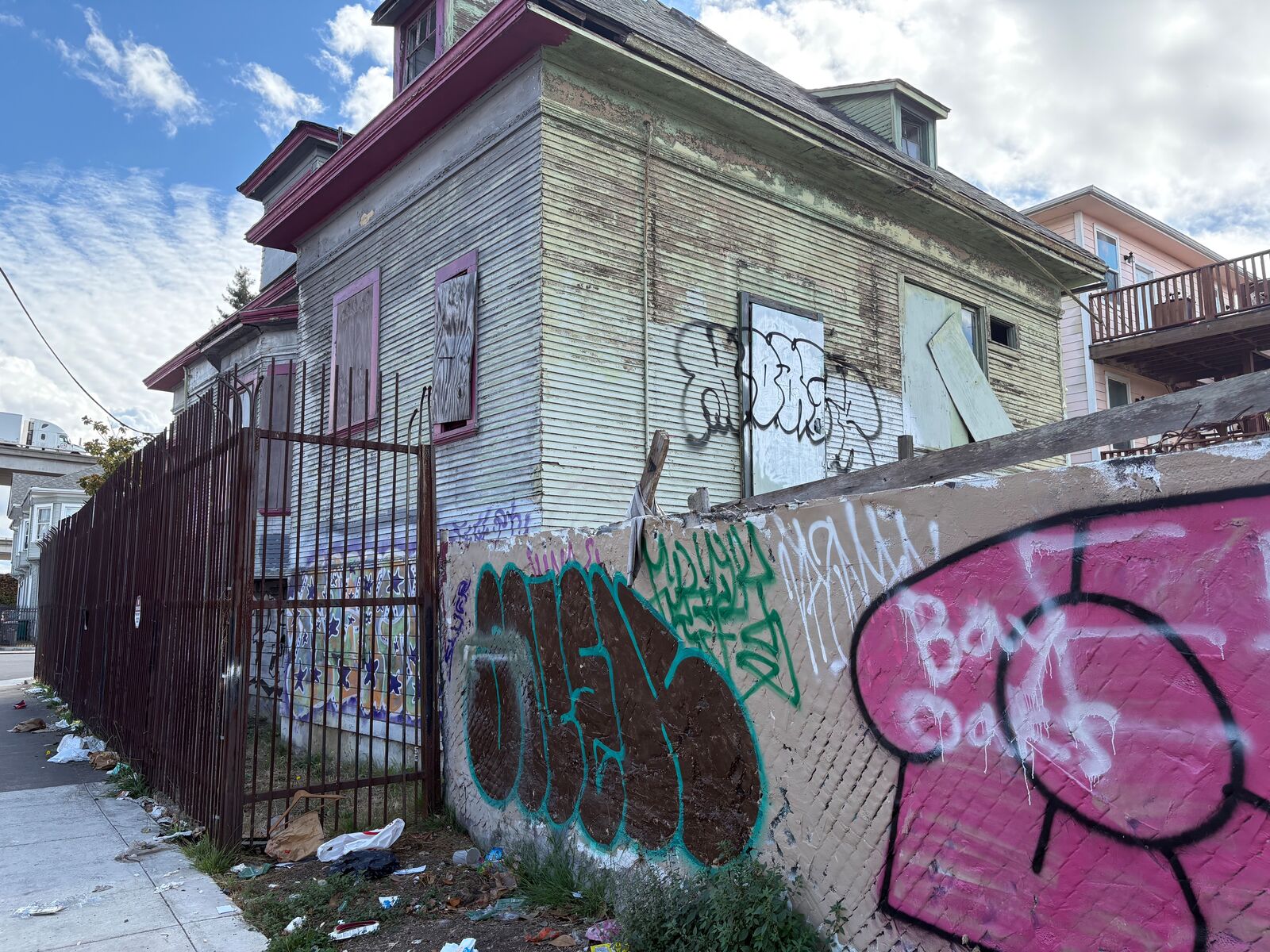 Blighted property owners now face $10K daily fines in Oakland — The Oaklandside, Tiburon Real Estate news