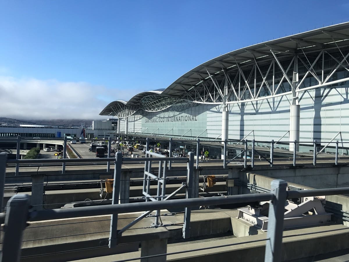 SFO-Bound Flight Makes Emergency Landing Over Odor: Report — Tiburon Community news