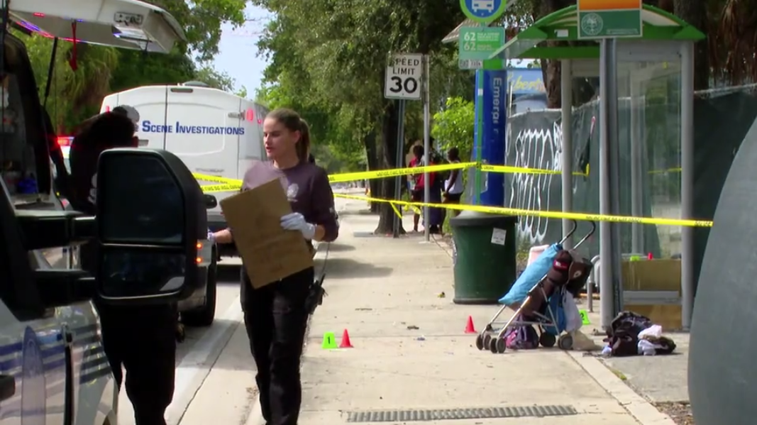 Attacker, victim injured in stabbing at Miami bus stop โ WSVN 7 Miami-Dade, Tiburon Community news